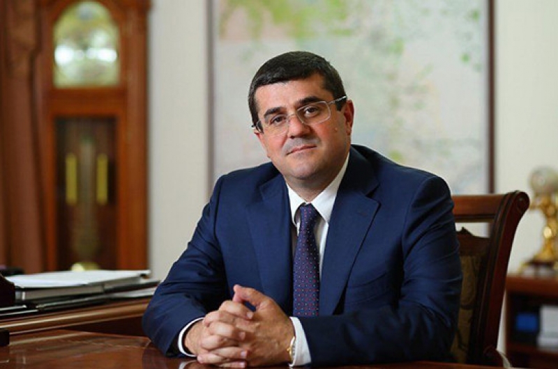 Qondarma rejimin “rəhbəri” öz ailəsin Qarabağdan çıxardı