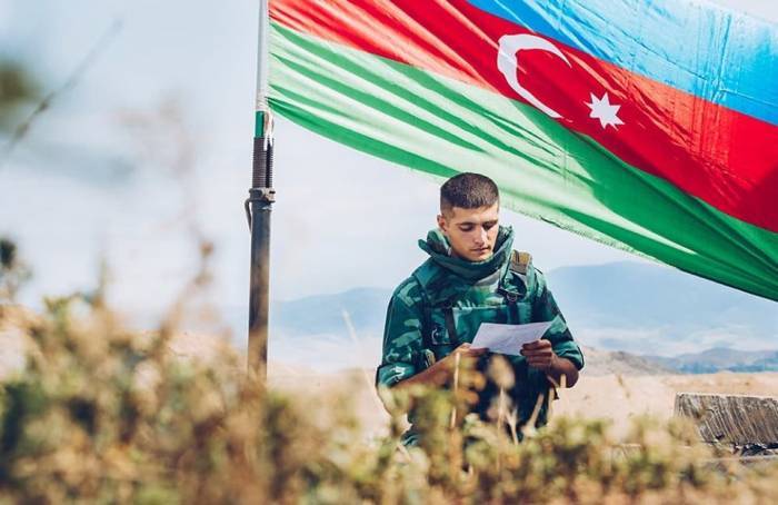 Tələbə qızlardan Azərbaycan əsgərinə ürək sözləri - FOTOLAR