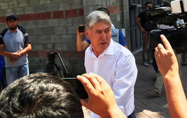 Keçmiş prezident etirazçılar tərəfindən həbsxanadan azad edildi