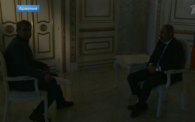 Paşinyan müsahibə verərkən Hökumət evində işıq söndü - Video