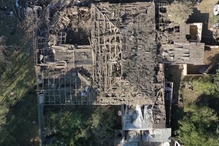 Ermənistanın Gəncəyə endirdiyi raket zərbəsinin dağıntıları - FOTOLAR