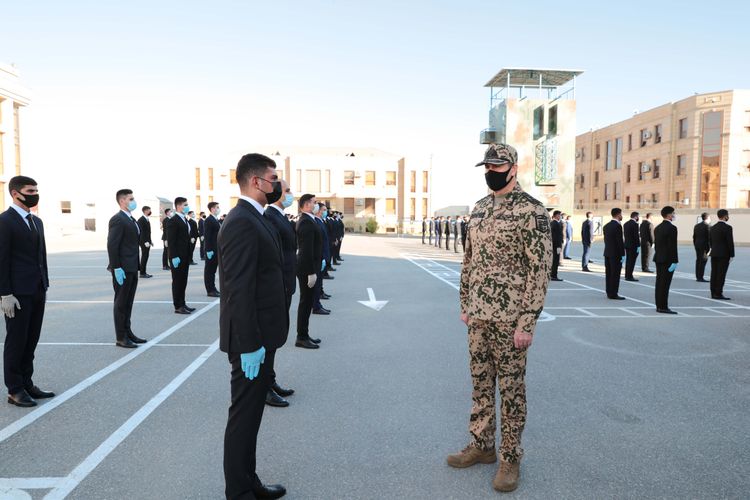 Vilayət Eyvazov polis olmaq istəyənlərin sıra baxışını keçirib