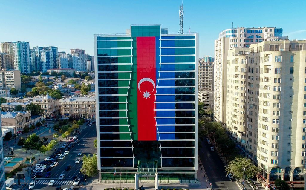 Nazirliyin binası Azərbaycan Bayrağı ilə bəzəndi