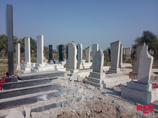 Ermənilərin atdığı mərmilər Ağdam və Tərtərin kənd məzarlığınını dağıtdı