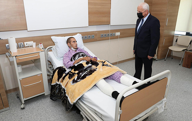 Dövlət Komissiyasının katibi hospitalda erməni əsirlərə baş çəkdi - FOTOLAR 