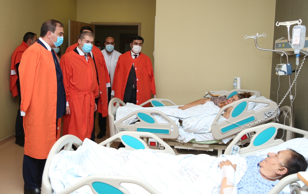Niyazi Bayramov və Zeki Öztürk Gəncədə terrordan zərər çəkən və xəsarət alanlarla görüşüblər