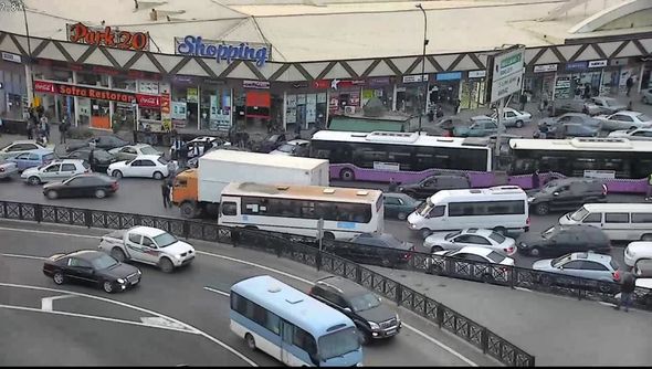 20 Yanvar dairəsində yük maşını tıxaca səbəb oldu - FOTO