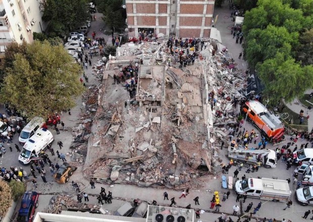 İzmirdə 3 yaşlı uşaq 65 saat sonra dağıntılar altından xilas edildi