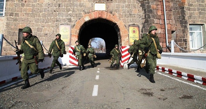 Ermənilər Gümrüdə yerləşən Rusiya bazasının çıxarılmasını İSTƏYİR 