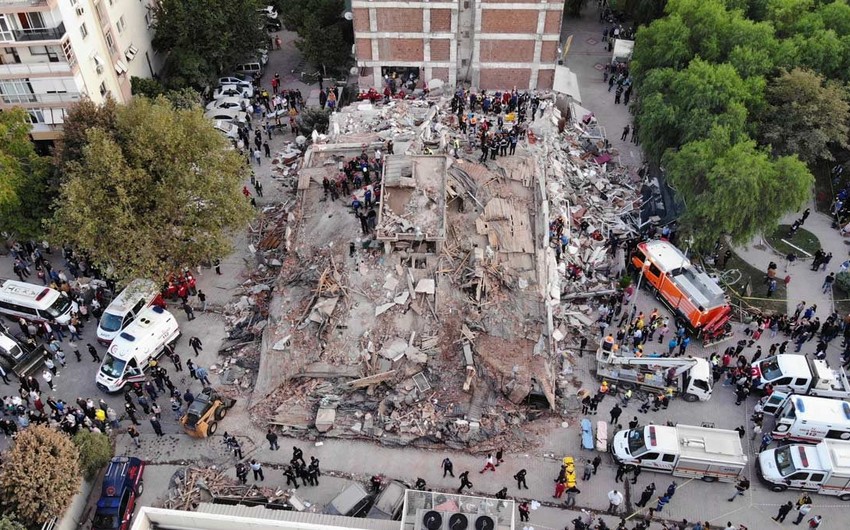 İzmirdə binaların uçmasına görə 9 nəfər həbs edildi