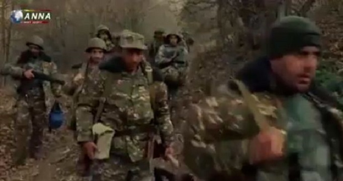 Əsgərlərimizi görən erməni hərbçiləri belə qaçır - VİDEO