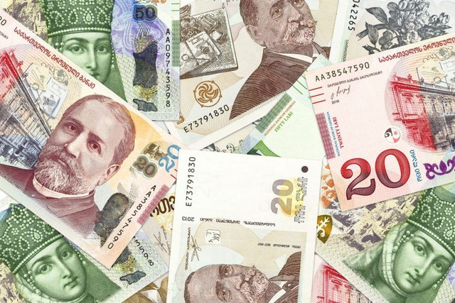 Lari kəskin ucuzlaşdı