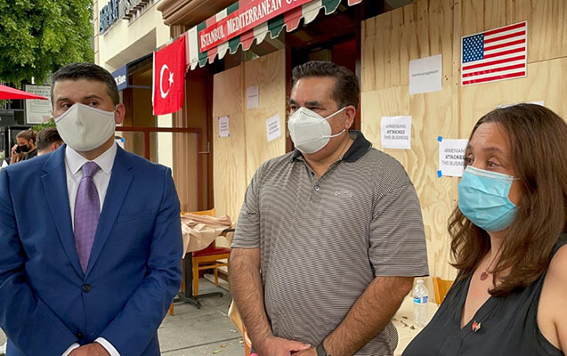 Baş konsulumuz ermənilərin dağıtdığı türk restoranında - FOTOLAR
