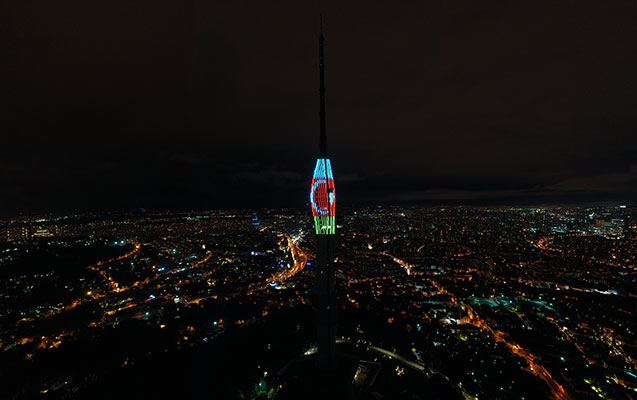 Çamlıca qülləsi Azərbaycan və Türkiyə bayraqları ilə işıqlandırılıb - FOTO