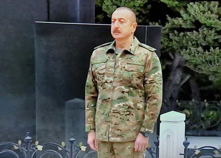 Prezident birinci xanımla Fəxri xiyabanı və Şəhidlər xiyabanını ZİYARƏT ETDİ