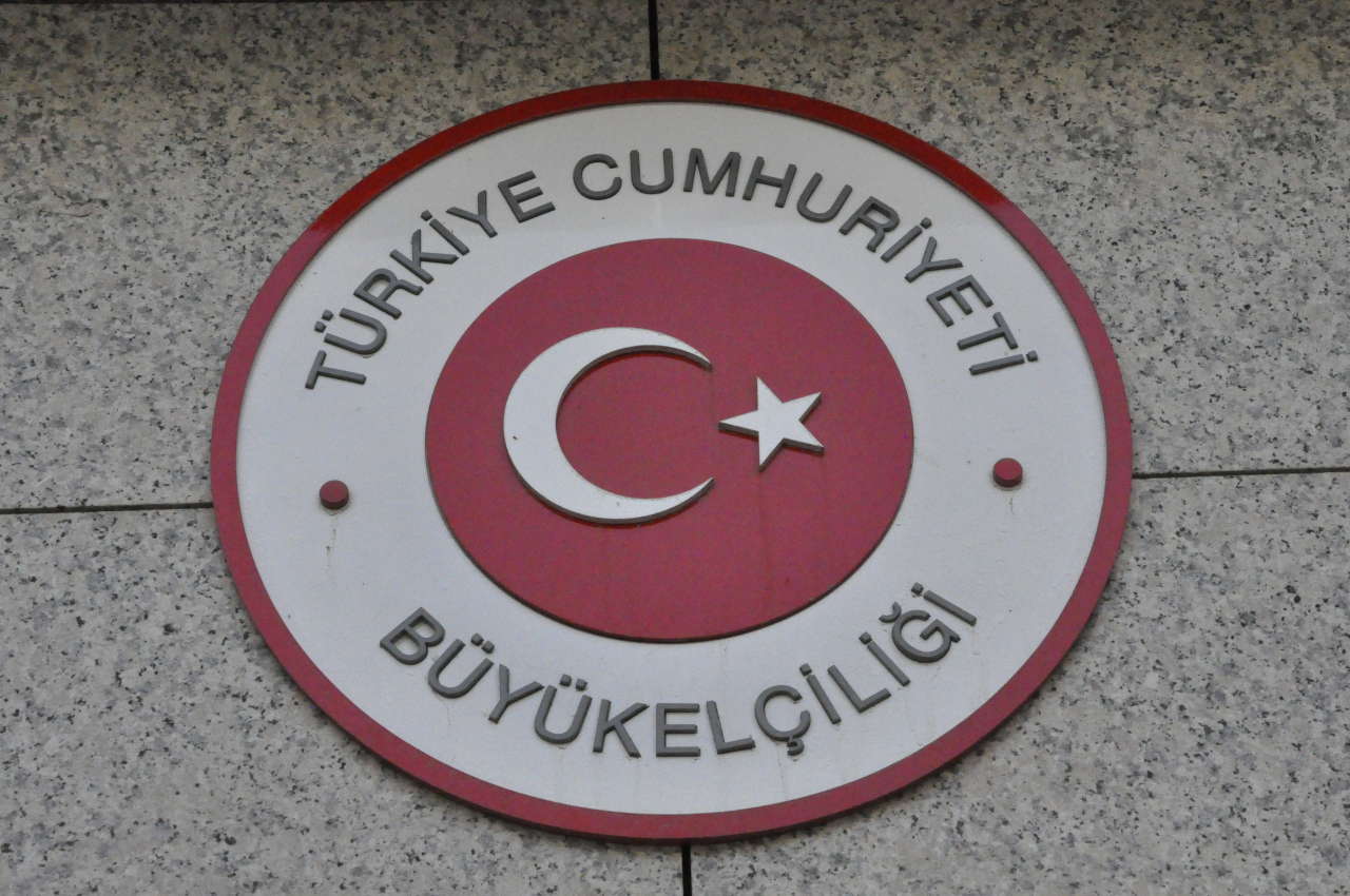 “Bir kərə yüksələn bayraq, bir daha enməz!” - Türkiyə səfirliyindən bayram təbriki