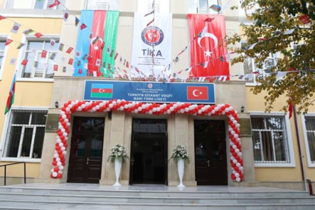 Bakı Türk Liseyindən Dövlət Bayrağı Günü təbriki – VİDEO
