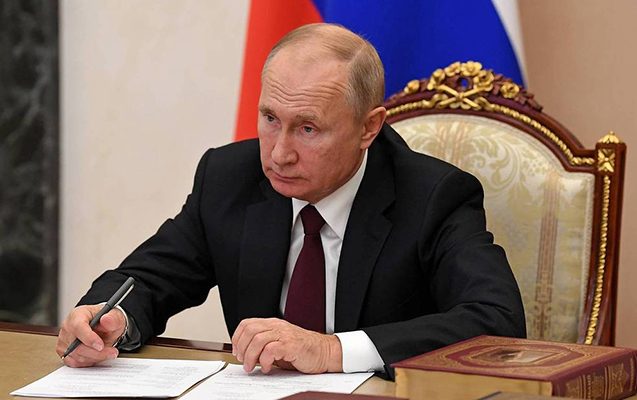 Putin 3 naziri istefaya göndərdi