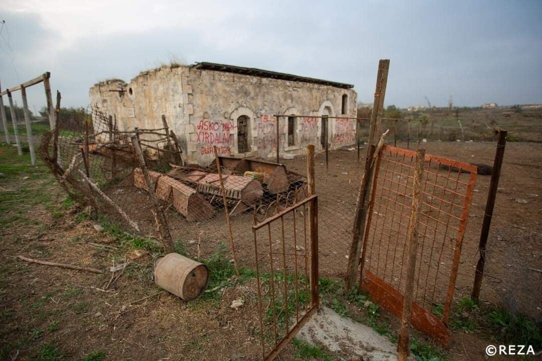 Füzulinin Alxanlı kəndində dağılmış məscidin FOTOLARI