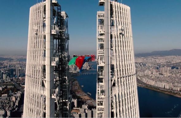 Bayrağımız dünyanın ən hündür beşinci göydələnində dalğalandı - FOTO