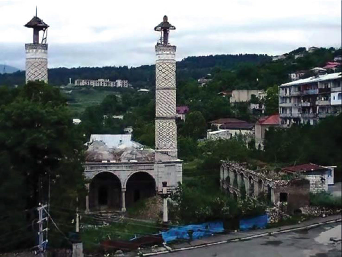 Qarabağ və ətraf rayonlardakı 67 məscidin 63-ü tamamilə dağıdılıb