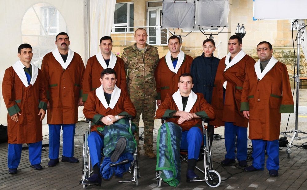 Prezident hərbçilərin valideyinlərinə təşəkkür etdi