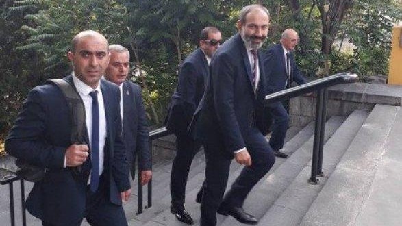 Paşinyanın mühafizəçilərinə pulemyot və qumbaraatan verildi