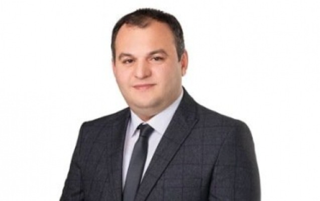 Vardan Atabekyan Paşinyanın fraksiyasından GETDİ