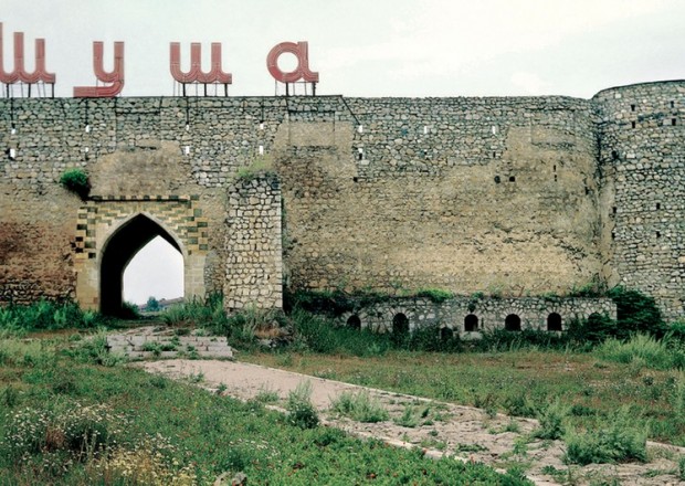 Deputat Milli Məclisin iclaslarının Şuşada keçiriləməsi təklif etdi