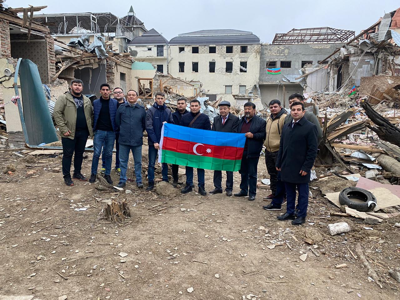 Qazaxıstanın tanınmış jurnalistləri və politoloqları Gəncə və Bərdə şəhərlərində olublar - FOTO