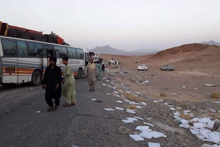 Suriyada fəhlələri aparan avtobus minaya düşdü