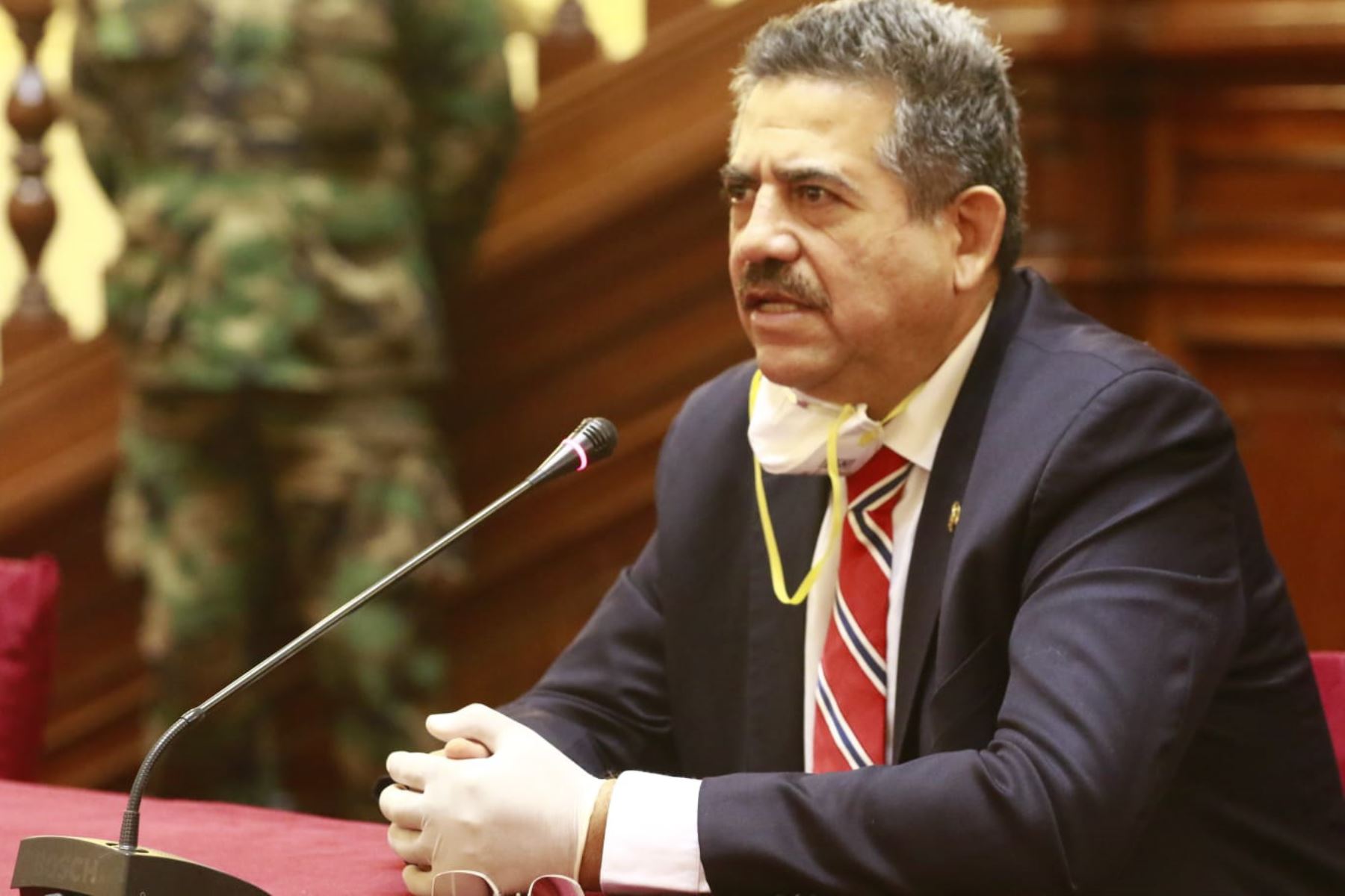 Manuel Merino prezident postundan istefa verdi