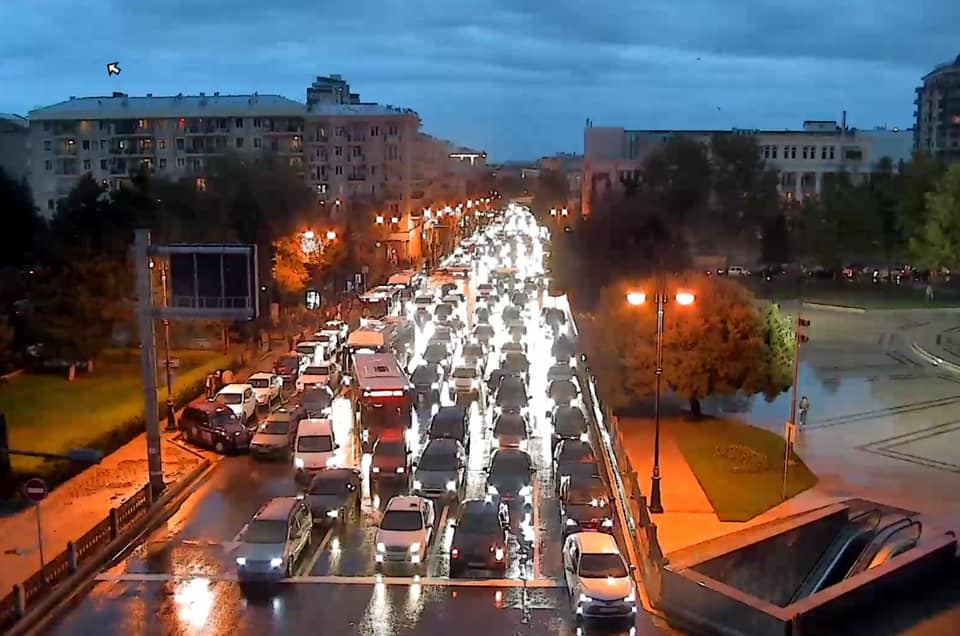 Bakıda bəzi küçə və prospektlərdə tıxac yarandı - avtobuslar gecikir