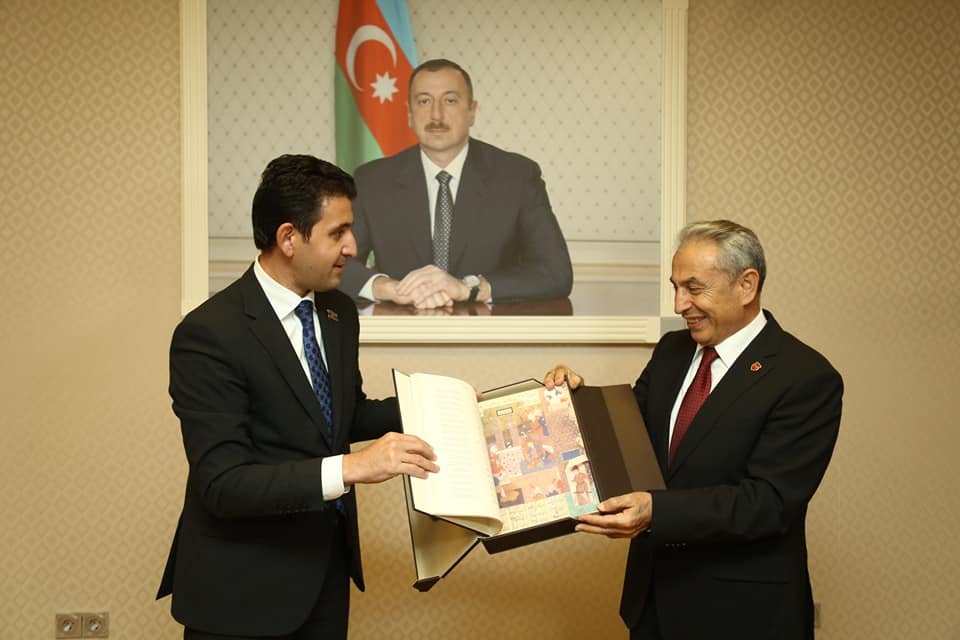 Türkiyəli rektor Gəncənin deputatı ilə görüşdü - VİDEO