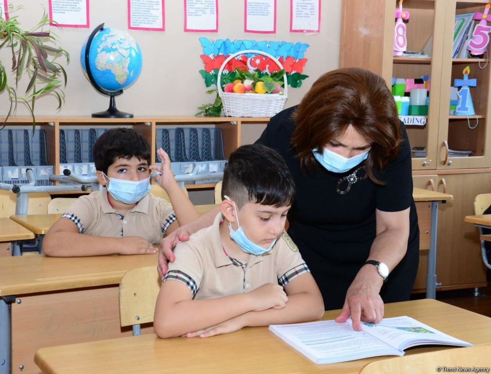Təhsil nazirindən bədbin proqnoz: “Əyani təhsilə qayıtmaq risklidir”