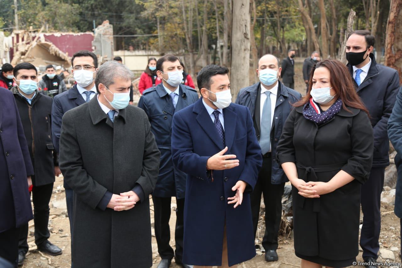 İƏT Gənclər Forumunun rəhbəri Gəncədə ermənilərin terror törətdiyi yerə baş çəkib