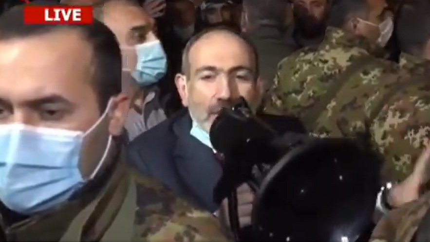 Paşinyan nümayişçilərə səsləndi - “Sizə iki şeyi söyləməliyəm”