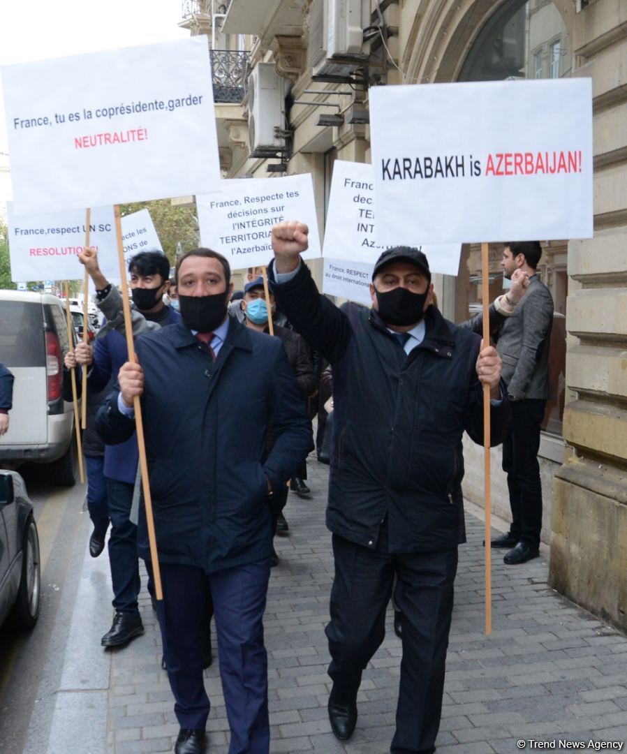 Bakıda Fransa səfirliyi qarşısında etiraz aksiyası keçirilib - FOTO