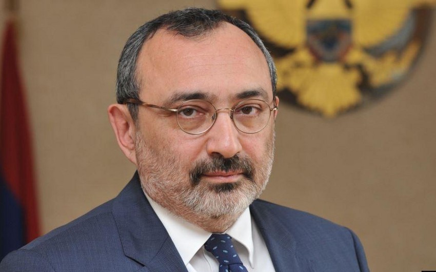 Ermənistanda daha bir məmur işdən qovuldu