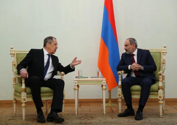Lavrovla Paşinyanın fotosu müzakirələrə səbəb oldu - FOTO