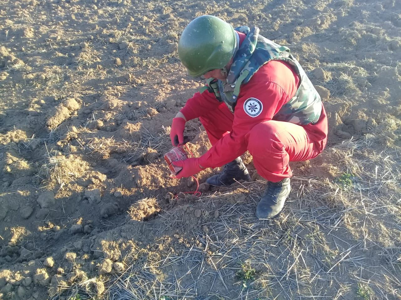 Cəbhəyanı ərazilərdə tank və piyada əleyhinə mina, bombacıqlar aşkarlandı