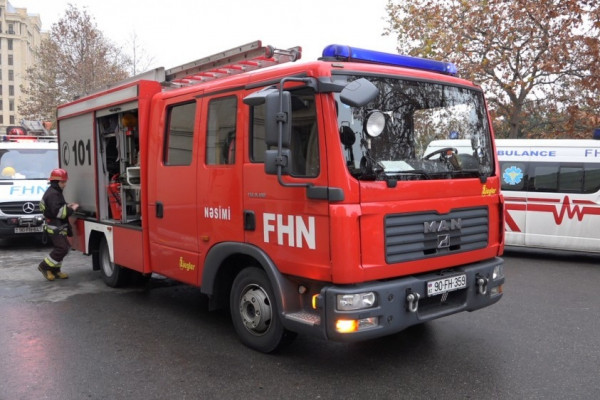 Bakıda ev yandı