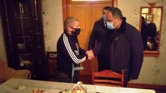Goranboyun icra başçısı Vətən Müharibəsi qazilərini ziyarət etdi - FOTO