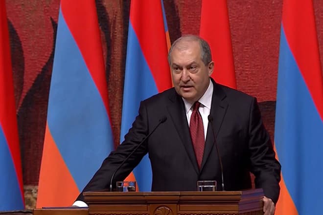 Ermənistan prezidenti Rusiyadadır