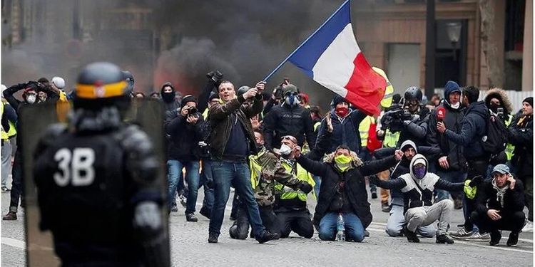 Fransada aksiyalar zamanı 62 polis əməkdaşı yaralandı