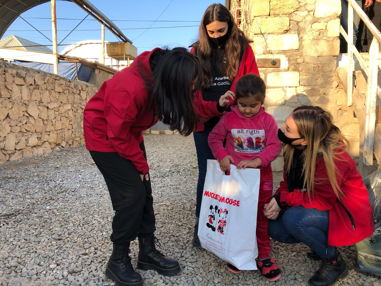 YAP Gəncə şəhər təşkilatının gəncləri şəhid ailələrini ziyarət ediblər - FOTO  