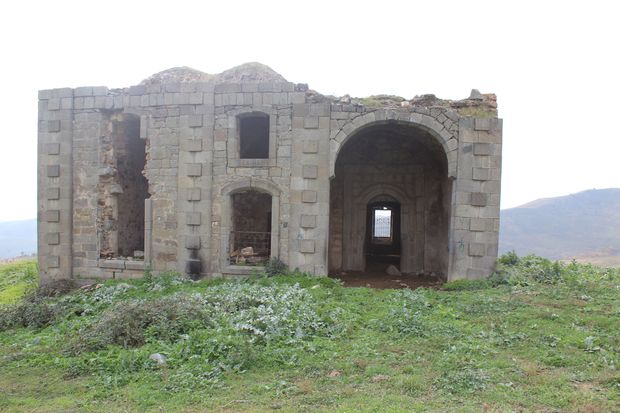 Ermənilər daha bir tarixi məscidimizi tövləyə çevirdi - FOTO