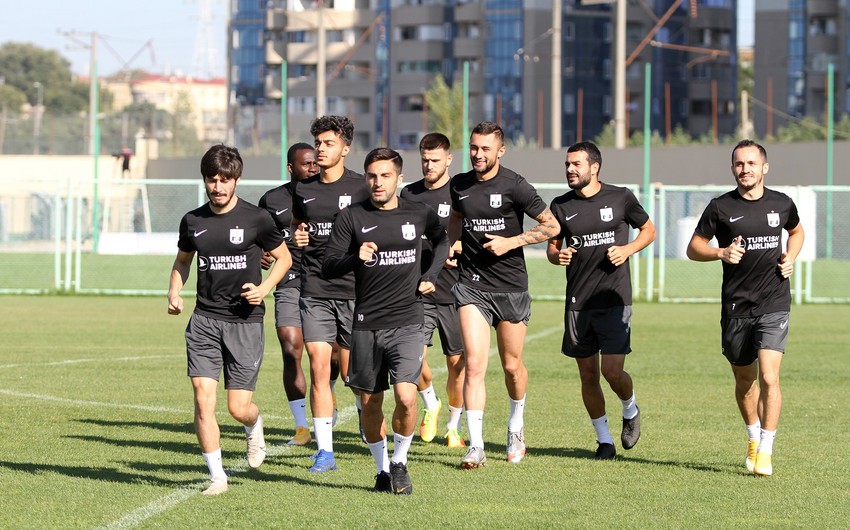 “Neftçi”nin baş məşqçisi və daha 4 futbolçusu koronavirusa yoluxdu