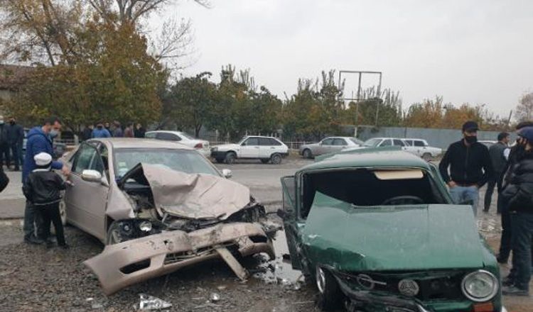 Göyçayda qəzada 5 nəfər xəsarət aldı - FOTO