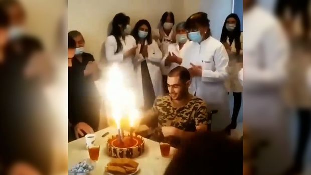 Qazimizin doğum günü xəstəxanada qeyd edildi - VİDEO